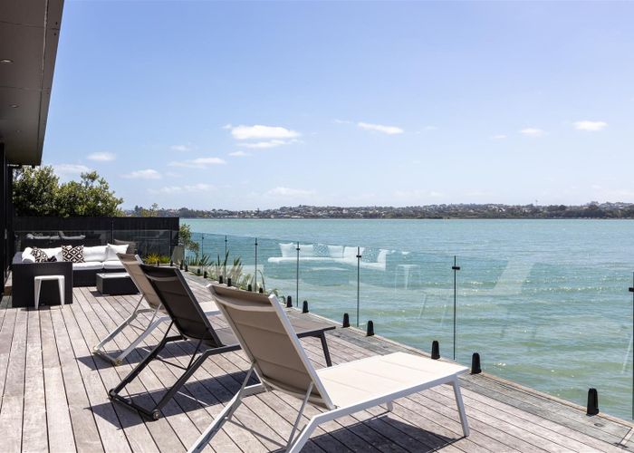  at 17 Lansdowne Street, Bayswater, North Shore City, Auckland