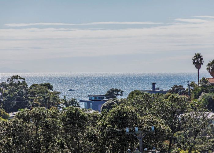  at 2/1062 Beach Road, Torbay, Auckland
