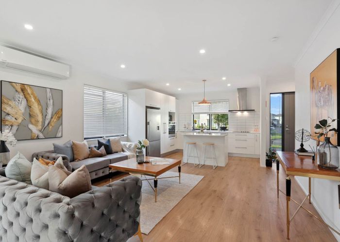  at 41  William Wallbank Crescent, Swanson, Waitakere City, Auckland