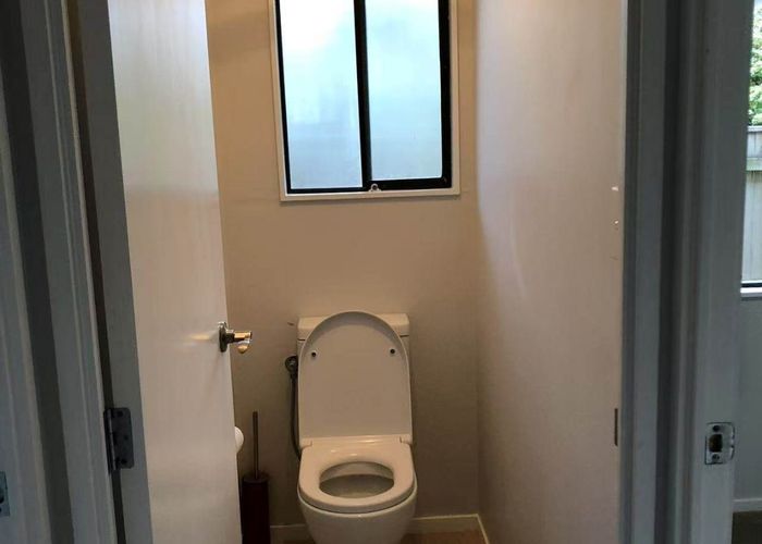  at 2/23 Tonkin Drive, Sunnynook, North Shore City, Auckland