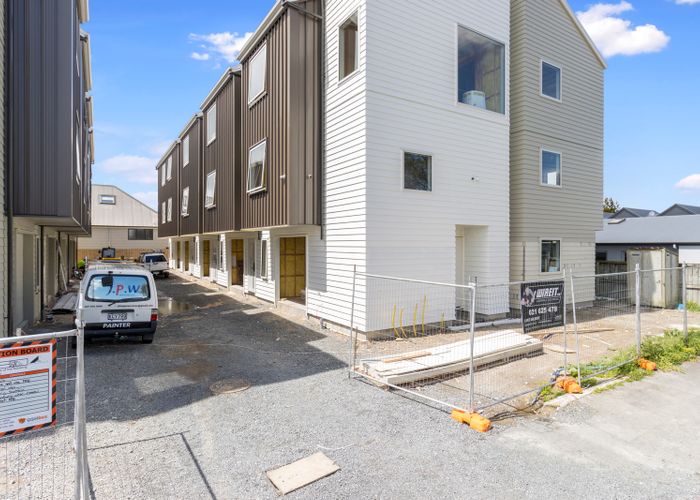 at 2/28 Cameron Road, Hamilton East, Hamilton