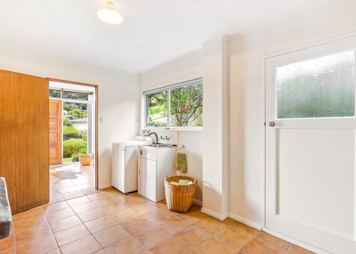 Free property data for 10 Deller Grove, Silverstream, Upper Hutt