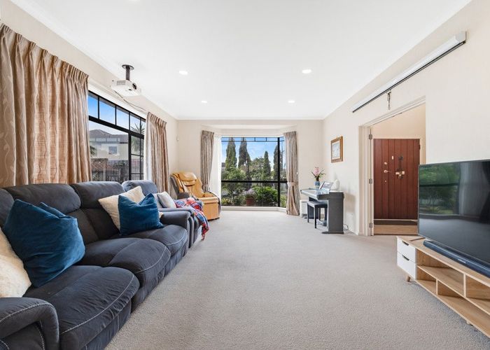  at 44 Thornbury Crescent, East Tamaki Heights, Auckland