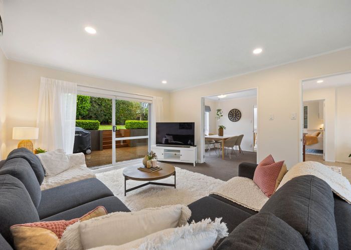  at 6 Camira Place, Botany Downs, Manukau City, Auckland