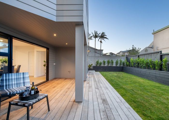  at 1/8 Clifton Road, Waiake, North Shore City, Auckland