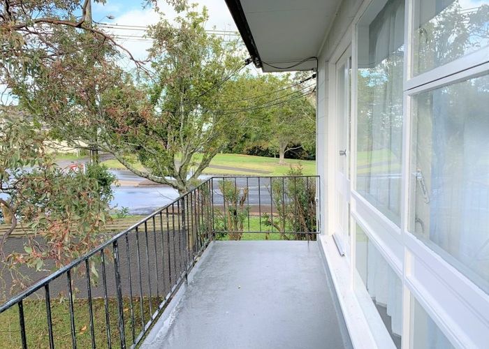  at 4/2 Mountain View Road, Morningside, Auckland City, Auckland