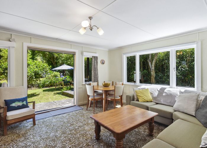  at 18 Dell Road, Raumati South, Paraparaumu