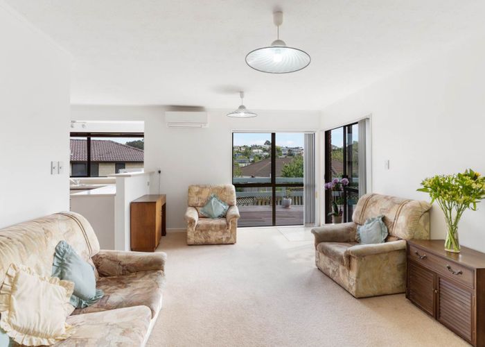  at 4 Delisle Place, Windsor Park, Auckland