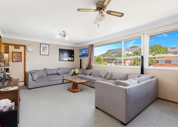  at 11 Windermere Crescent, Blockhouse Bay, Auckland