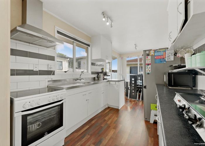  at 21 Frobisher Way, Clendon Park, Manukau City, Auckland