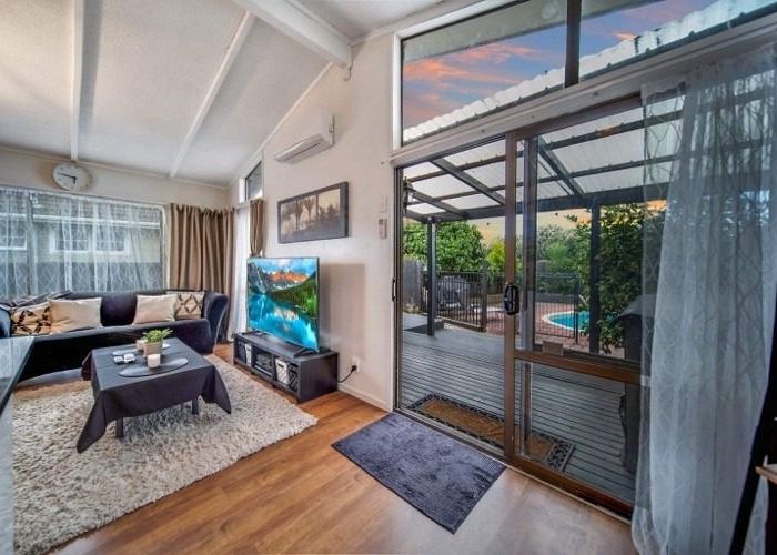  at 424 Roscommon Road, Clendon Park, Auckland