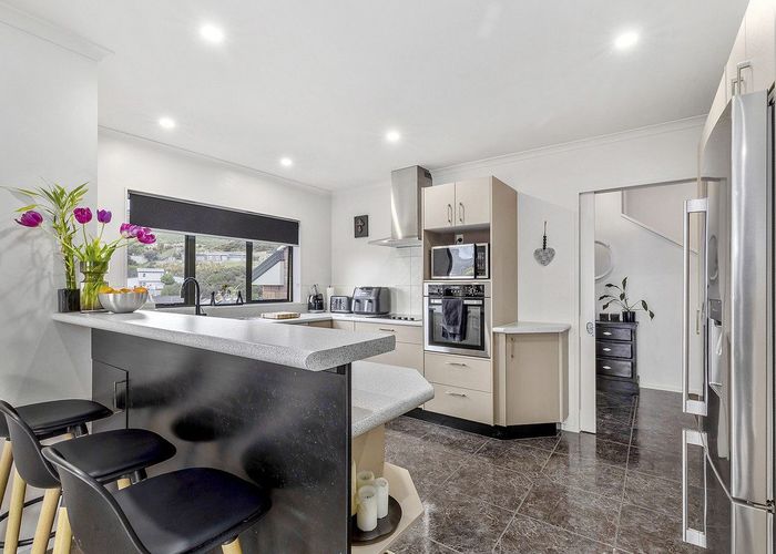  at 2 Endeavour Drive, Whitby, Porirua, Wellington