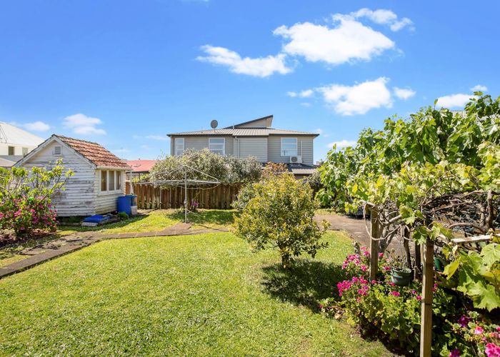  at 17 Jasper Avenue, Mount Roskill, Auckland