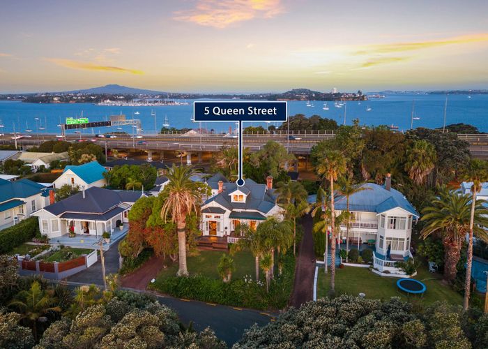 at 5 Queen Street, Northcote Point, North Shore City, Auckland