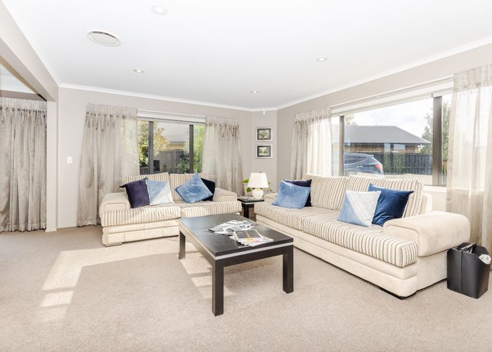  at 26 Darjon Drive, Huntington, Hamilton