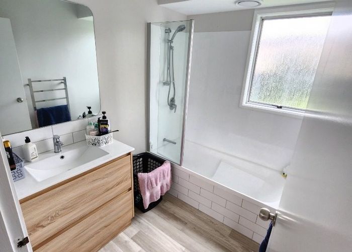  at 8 Pulman Place, Clover Park, Auckland