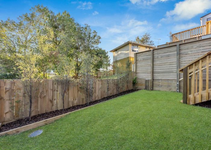  at 8D Jenanne Place, Totara Vale, North Shore City, Auckland