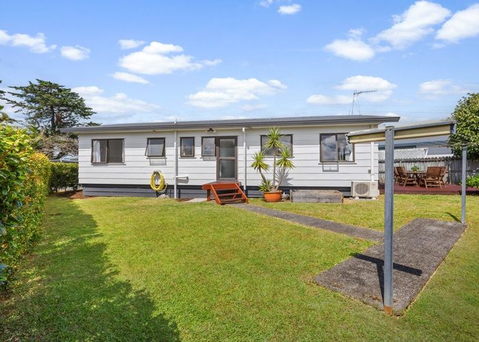  at 2/18 Aurea Avenue, Pakuranga, Auckland