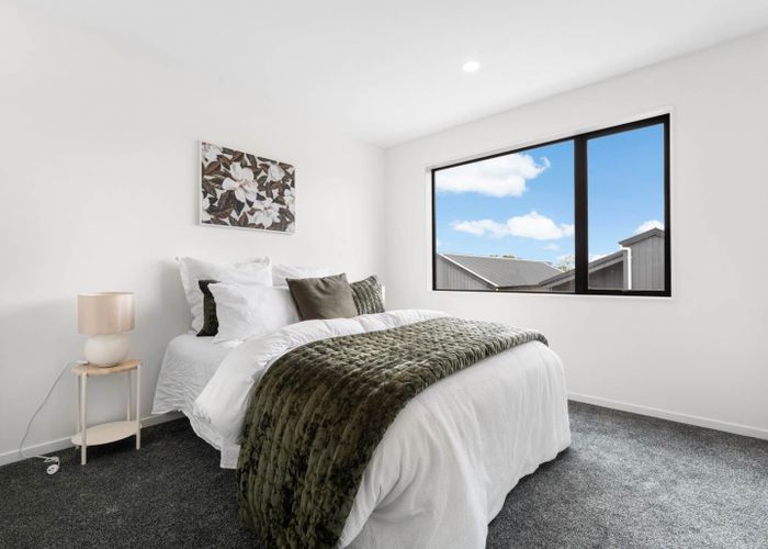  at 4 Paretao Street, Massey, Waitakere City, Auckland