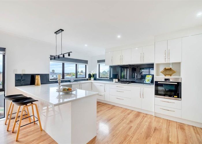  at 12 San Casello Rise, Henderson, Waitakere City, Auckland