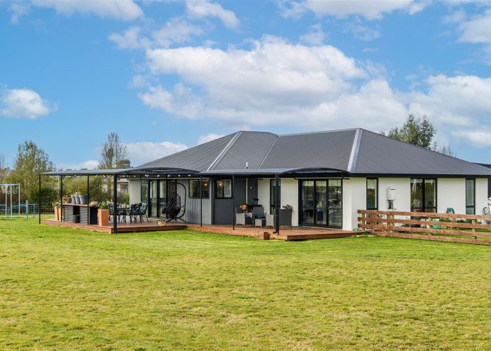  at 32 Northside DR, Waikuku Beach, Waikuku