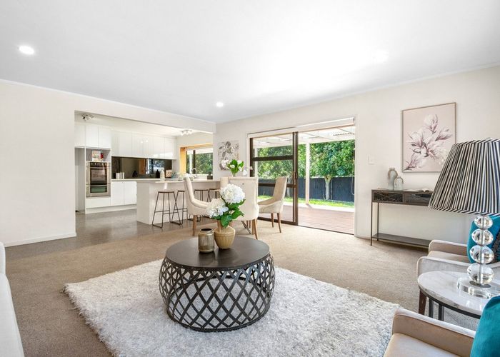  at 16 Redlands Grove, Swanson, Auckland