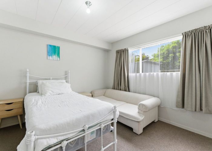  at 4/68 Ferndale Road, Mount Wellington, Auckland