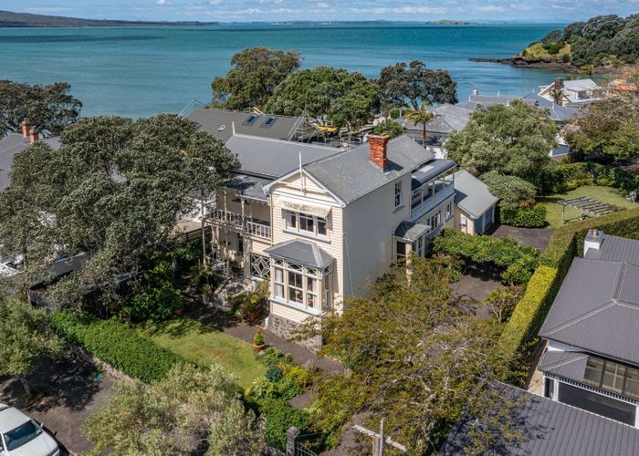For sale 42 Cheltenham Road, Cheltenham, Devonport, North Shore City