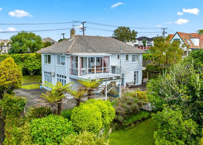 For sale 12 Aberdeen Road, Campbells Bay, North Shore City, Auckland