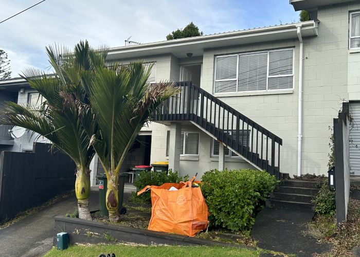  at 84B Peach Road, Glenfield, North Shore City, Auckland