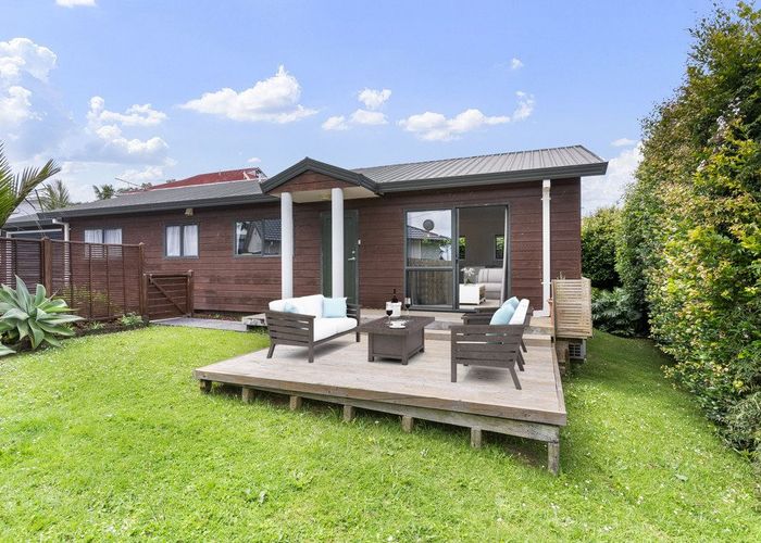  at 330B East Coast Road, Sunnynook, North Shore City, Auckland