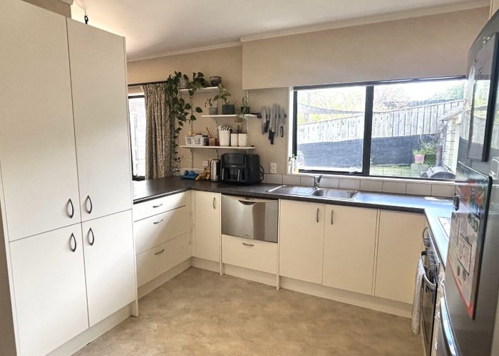 at 32 Weggery Drive, Waikanae Beach, Kapiti Coast, Wellington