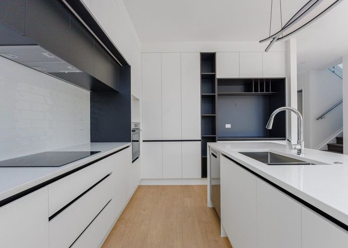  at 142 Moore Street, Hillcrest, North Shore City, Auckland