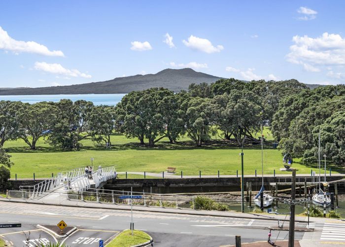  at 7 Commodore Parry Road, Castor Bay, North Shore City, Auckland