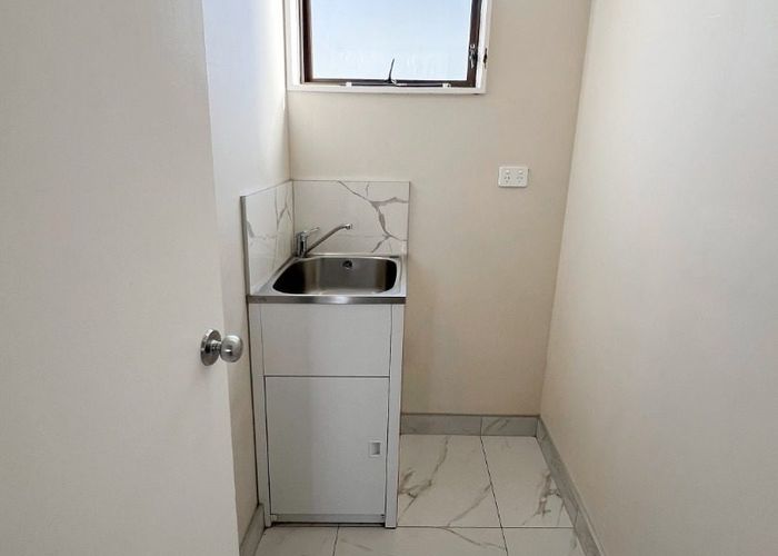  at 3/25a Beach Road, Te Atatu Peninsula, Waitakere City, Auckland