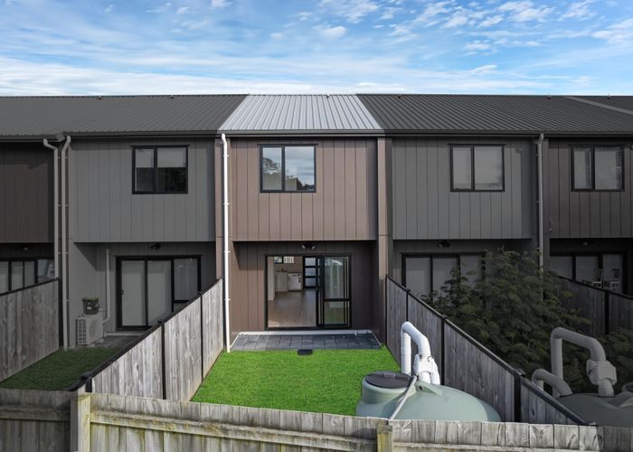  at 7 Eileen Newey Place, Henderson, Waitakere City, Auckland