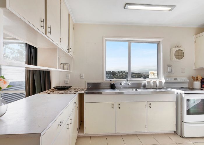  at 24 Waiwera Crescent, Maupuia, Wellington