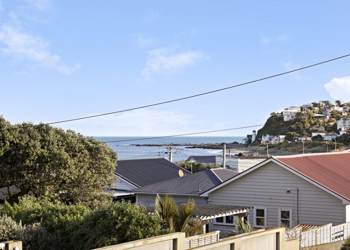 at 2 Linwood Way, Island Bay, Wellington