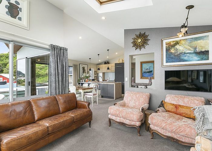  at 3/275 Karaka Bay Road, Karaka Bays, Wellington