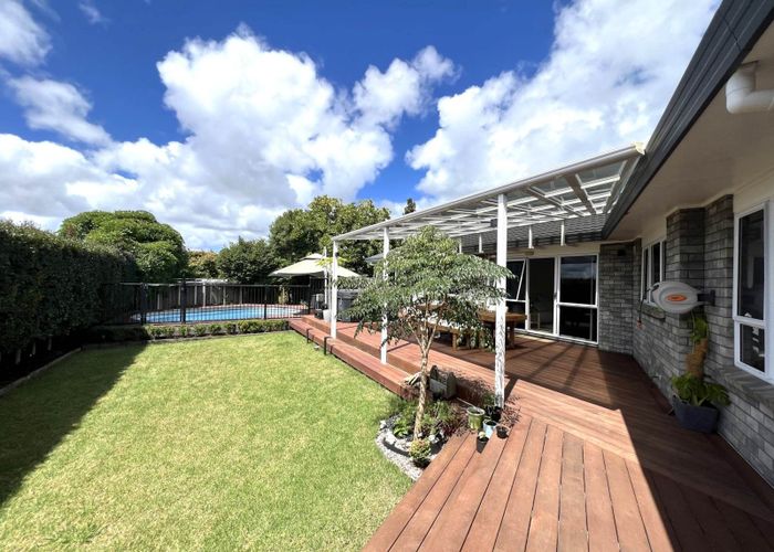  at 4 Hanly Close, West Harbour, Auckland
