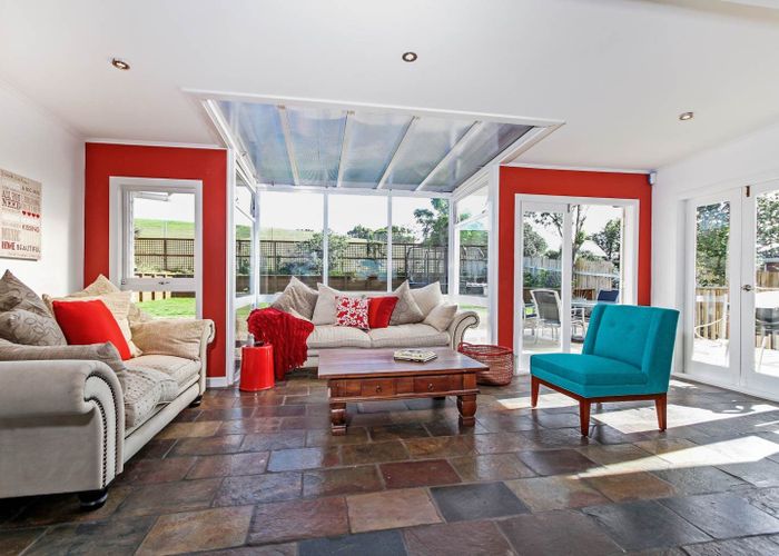  at 5 Windsor Place, Mairangi Bay, North Shore City, Auckland