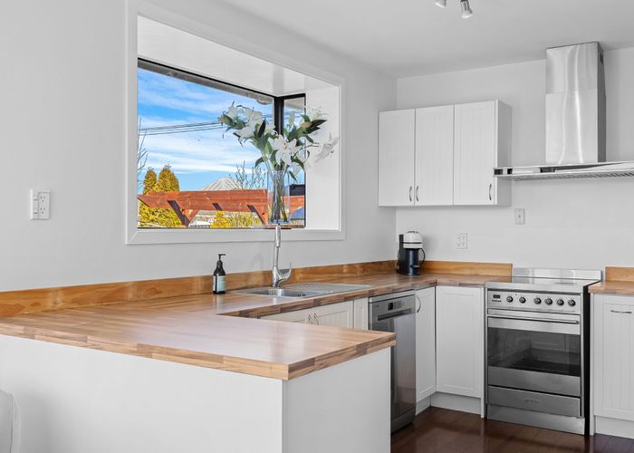  at 42 Chedworth Avenue, Bishopdale, Christchurch City, Canterbury