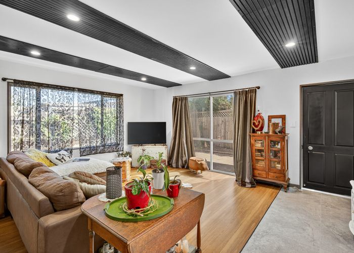  at 2/44 Shakespeare Road, Waltham, Christchurch City, Canterbury