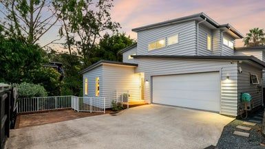  at 92A Beach Road, Castor Bay, Auckland