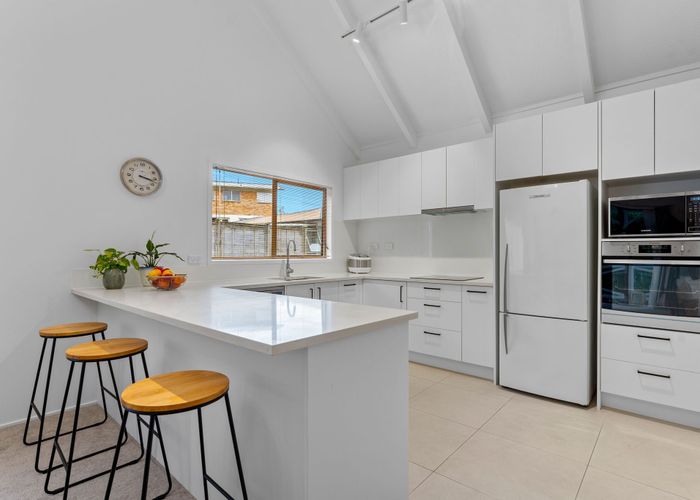 at 2/1 Trelawny Place, Hillcrest, North Shore City, Auckland