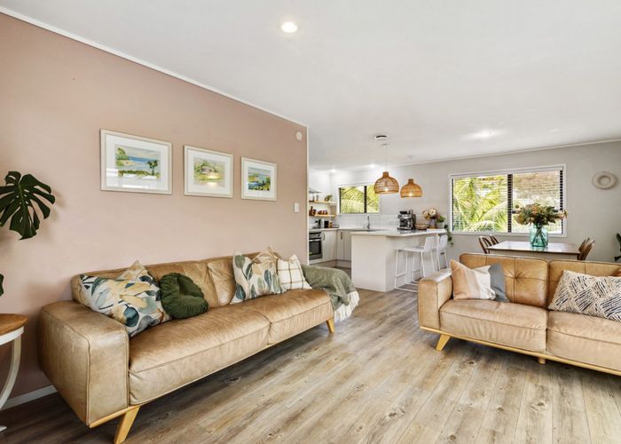  at 21 Stott Avenue, Birkdale, Auckland