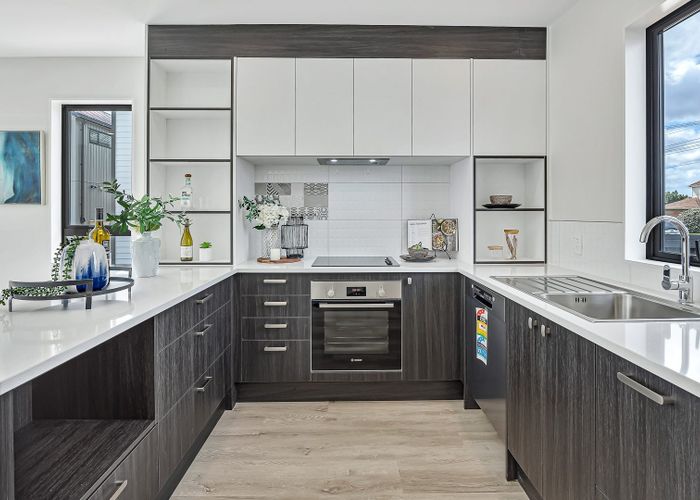 at 2/47 Beach Road, Te Atatu Peninsula, Auckland