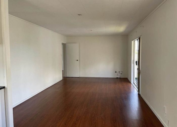  at 1/16 Oreil Avenue, West Harbour, Waitakere City, Auckland