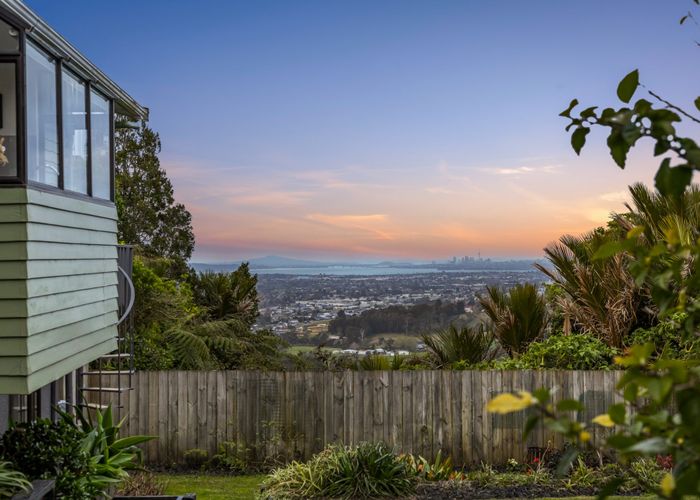  at 1124 Scenic Drive North, Swanson, Waitakere City, Auckland