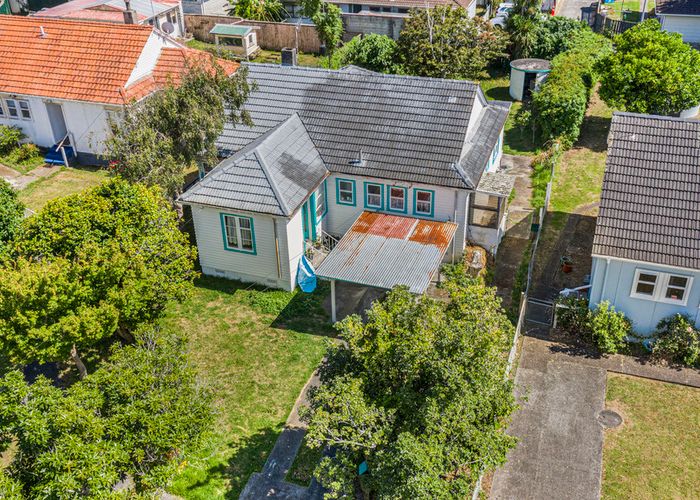  at 4 Santos Place, Onehunga, Auckland
